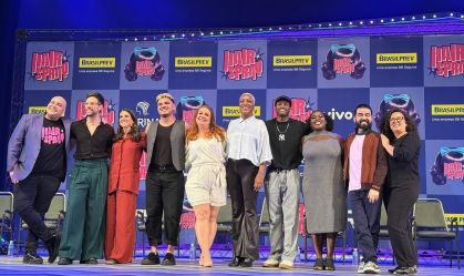 “De 11 músicos, 10 são mulheres”, diz maestrina de musical “Hairspray”