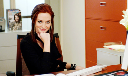 Emily Blunt é vista deixando o set de "O Diabo Veste Prada 2"; veja
