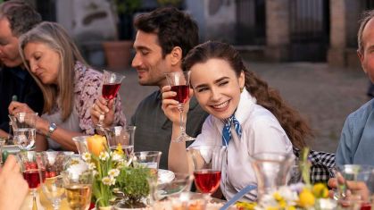 Lily Collins em "Emily in Paris"