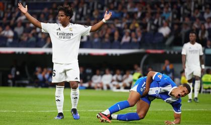 Endrick agride adversário sem bola, e técnico reclama: "Era para expulsão"