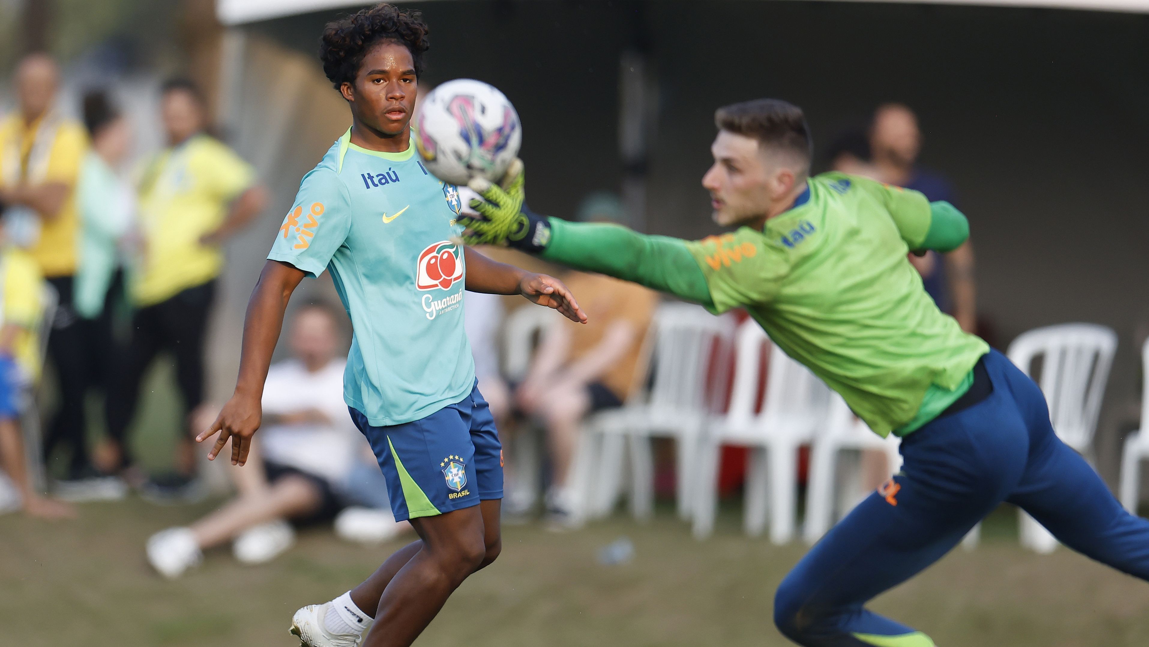 Endrick em treino da Seleção Brasileira