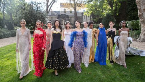 Eslovênia no grupo de modelos da marca Versa Brand no Paris Fashion Air