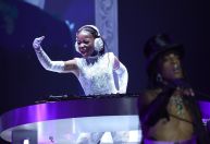 Aos 12 anos, filha de Madonna ataca de DJ e lança techno; ouça