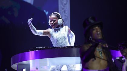 Estere se apresentou durante o show de Madonna com a "The Celebration Tour" no Barclays Center, em Nova York, em dezembro de 2023