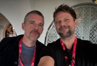 Selton Mello tieta Ethan Hawke, de "Sociedade dos Poetas Mortos", em Veneza
