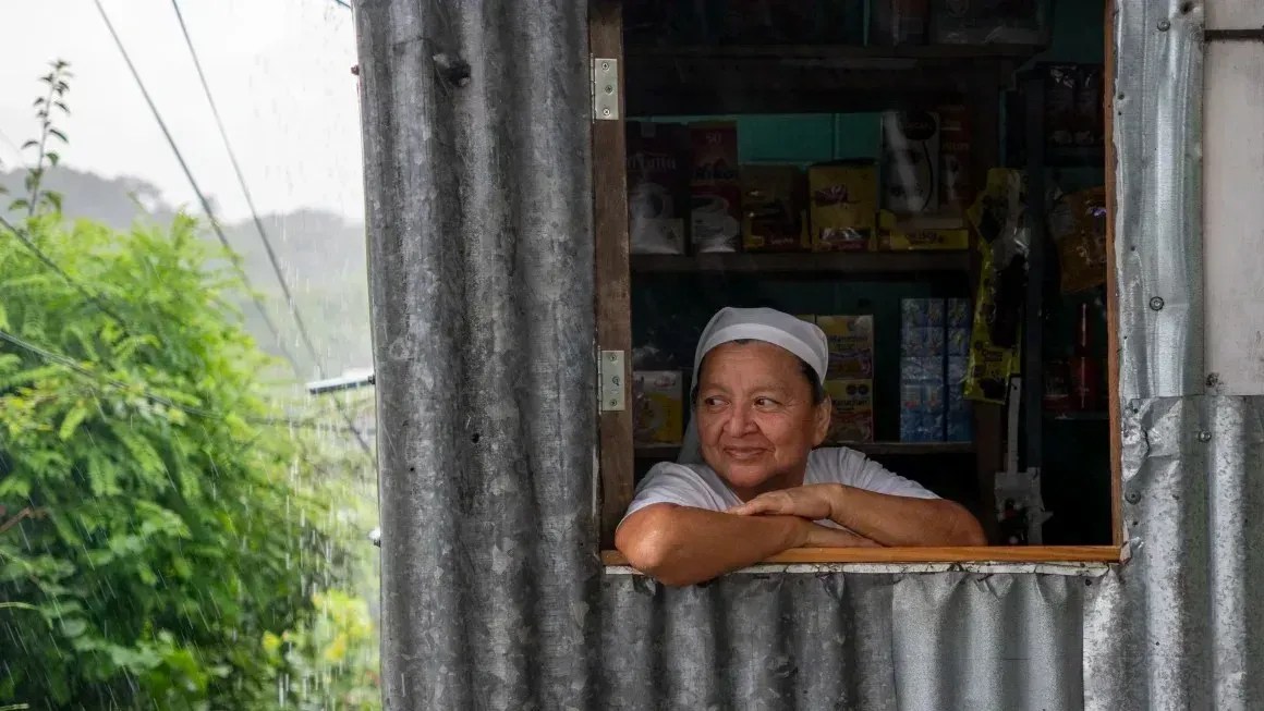 Esta mulher diz que agora pode administrar um negócio, já que a paz voltou às ruas de El Salvador • Evelio Contreras/CNN