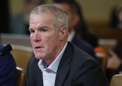 BREAKING: A new chapter in history has been written — Packers legend Brett Favre has officially bought back his stake and become a CO-OWNER of the team, where his name is etched in blood, sweat and applause. From an icon on the field to a future playmaker, he returns not to play, but to lead the team with the heart of a warrior who has never left the field. A reunion that left the entire city in awe.thungan