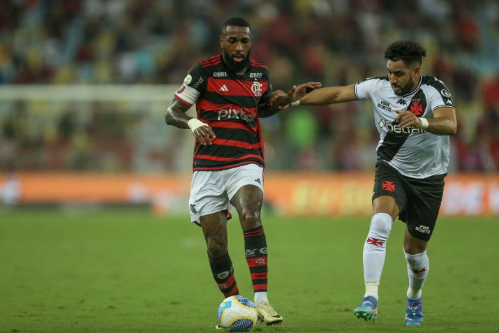 Gerson abriu o placar para o Flamengo contra o rival no Maracanã