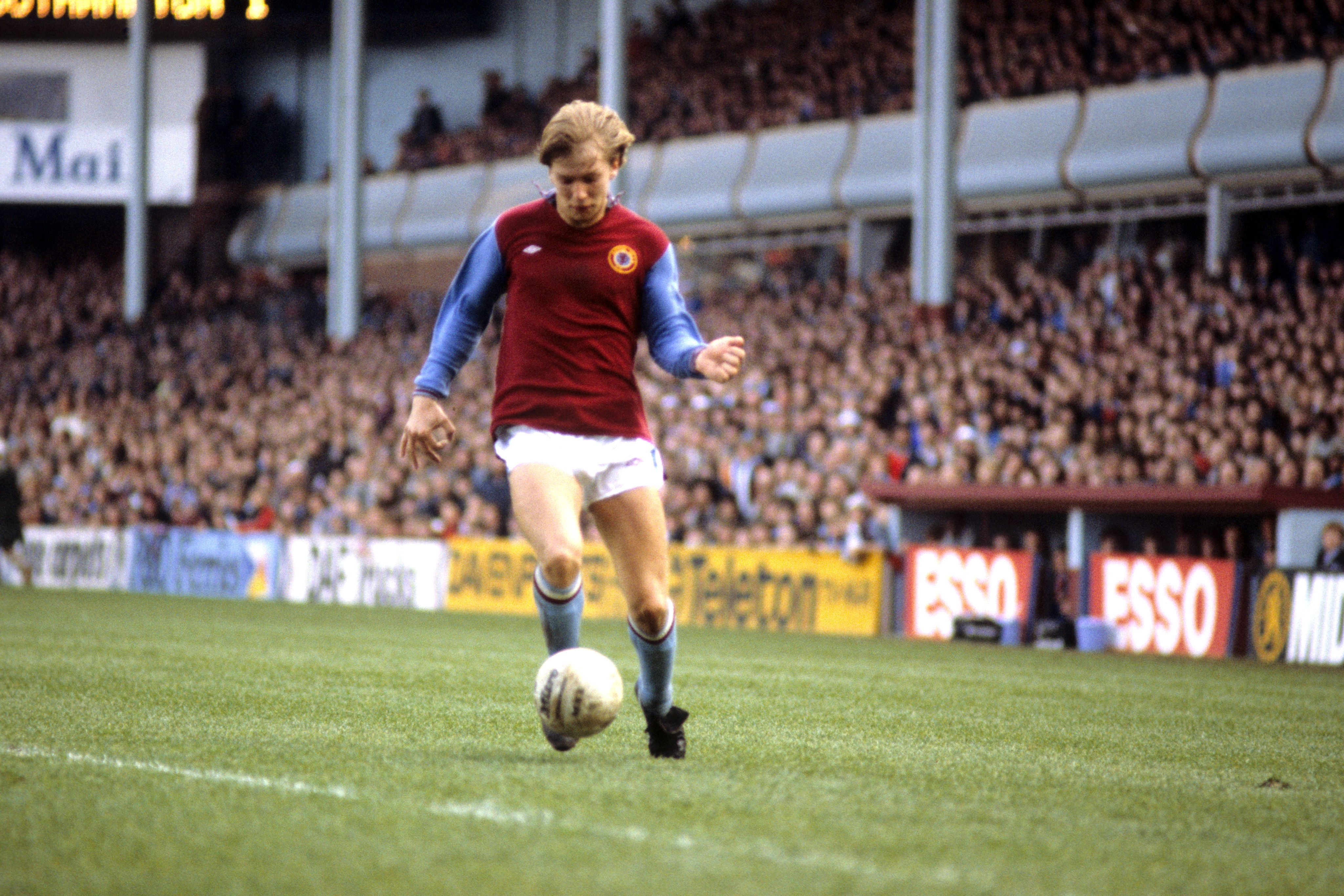 Gary Shaw em jogo do Aston Villa