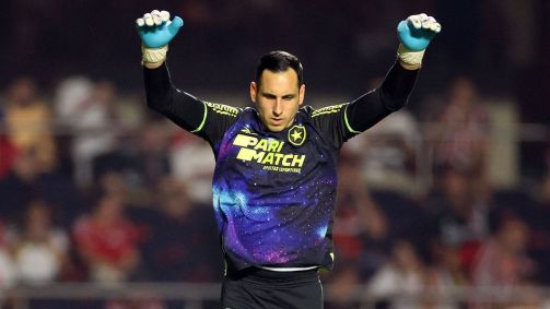 Gatito se aquece antes do duelo entre São Paulo e Botafogo no Morumbis