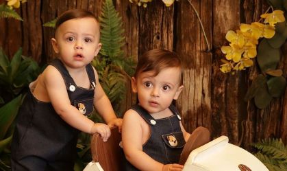 Bárbara Evans comemora 10 meses dos gêmeos Álvaro e Antônio: "Passa rápido"