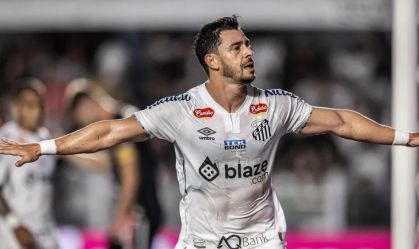 Giuliano marcou o gol da vitória do Peixe na Série B