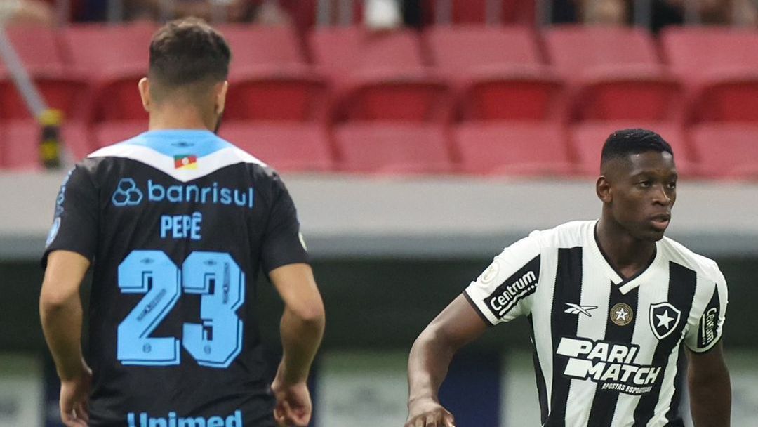 Pepê e Luiz Henrique em ação em Botafogo x Grêmio