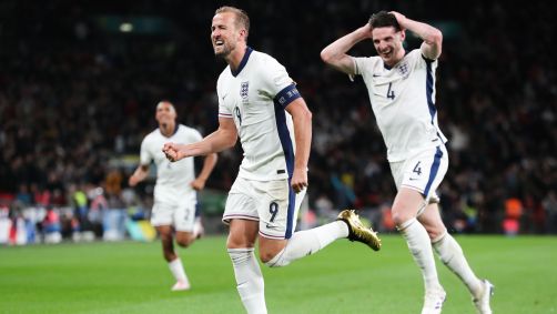 Harry Kane comemora o primeiro gol da Inglaterra sobre a Finlândia, em Wembley