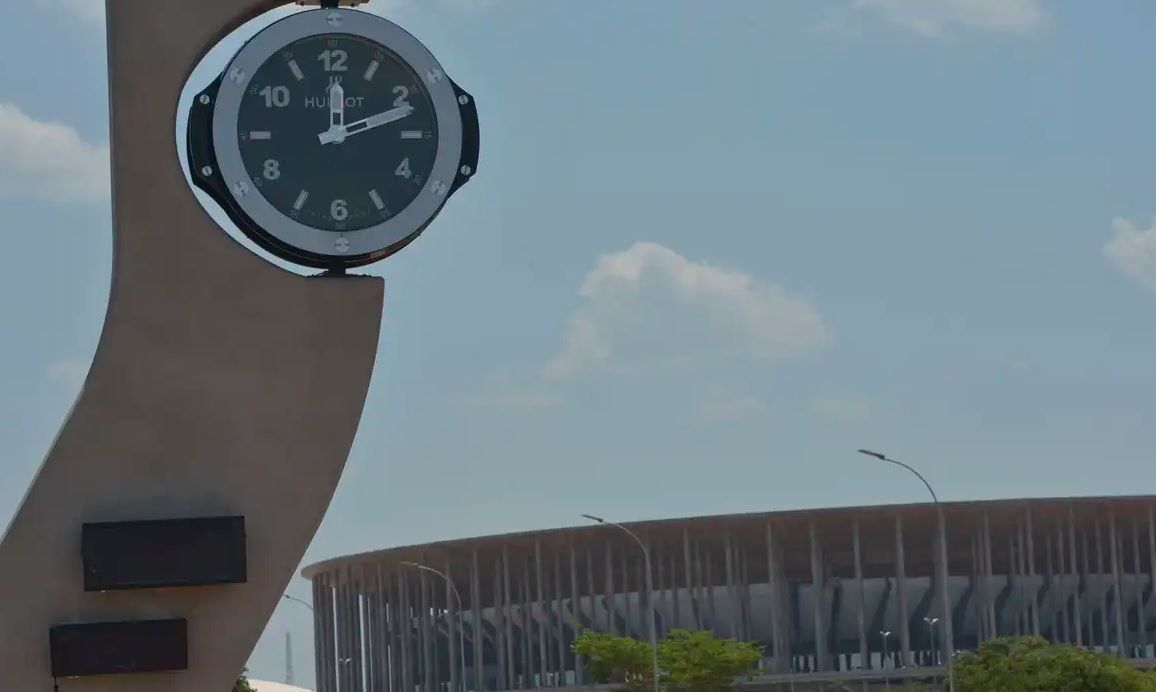 Relógio próximo ao estádio Mane Garrincha, em Brasília • José Cruz/Agência Brasil