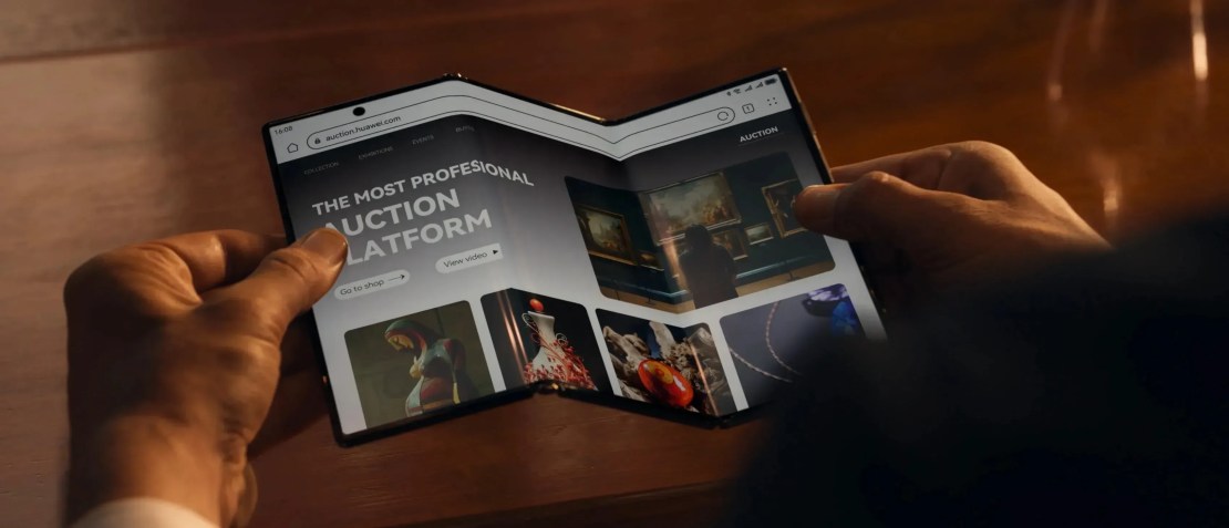 Huawei Mate XT é o primeiro smartphone dobrável em três partes • Divulgação