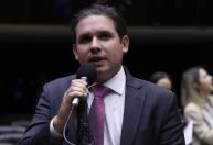 PT acena a Lula disposição em apoiar Hugo Motta