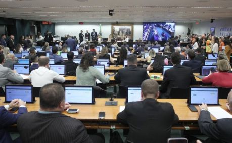 Sessão na Comissão de Constituição e Justiça (CCJ) da Câmara