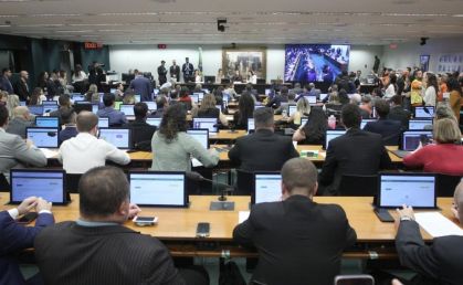 Sessão na Comissão de Constituição e Justiça (CCJ) da Câmara