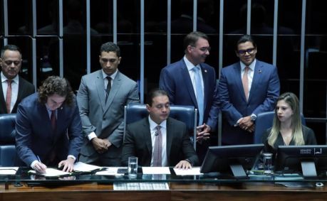 Promulgação da Emenda Constitucional nº 134 de 2024, referente à Proposta de Emenda à Constituição nº 26, de 2022. Sen. Veneziano Vital do Rêgo (MDB-PB); Sen. Weverton (PDT-MA)