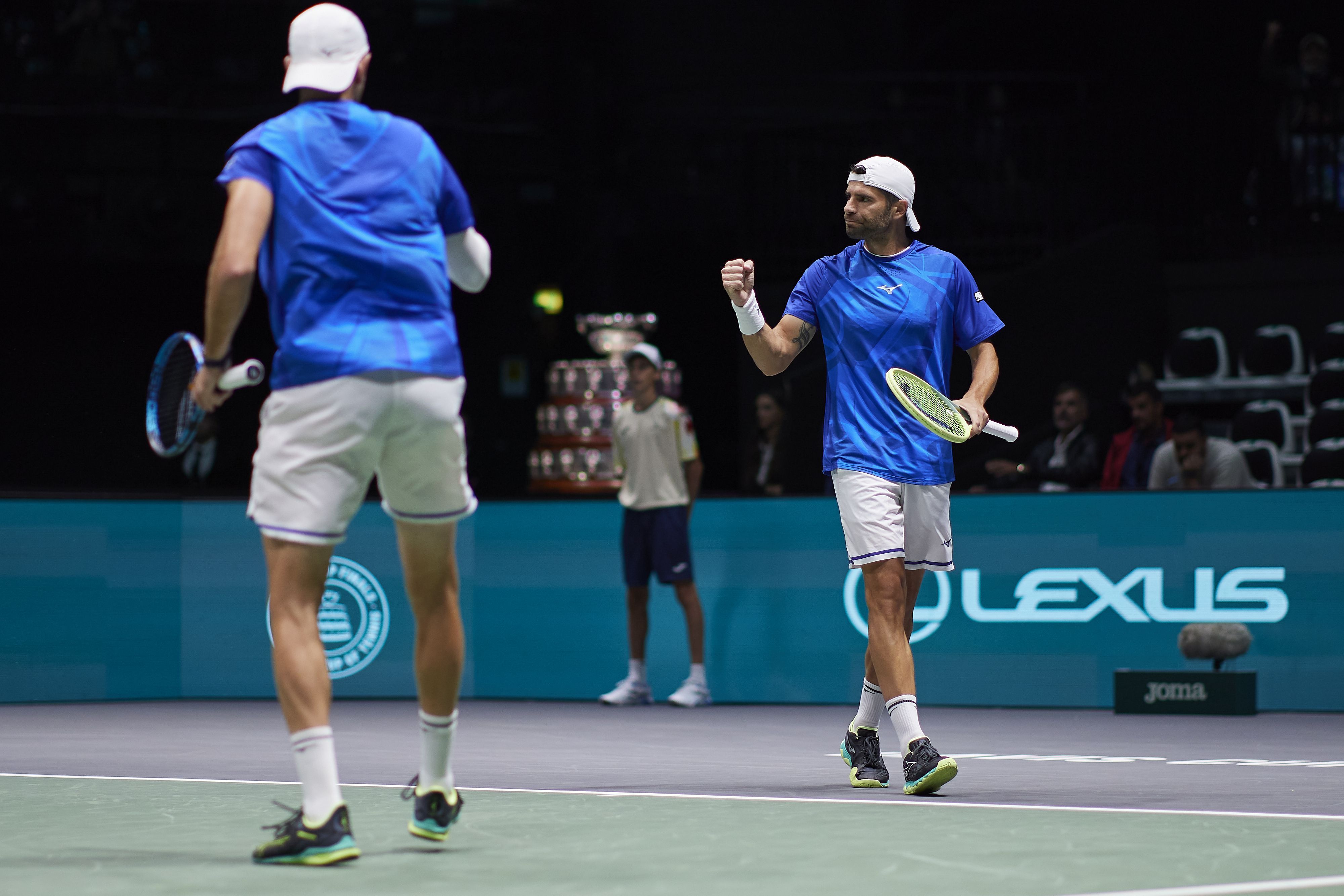 Simone Bolelli e Andrea Vavassori garantiram a vitória da Itália nesta sexta-feira (13)