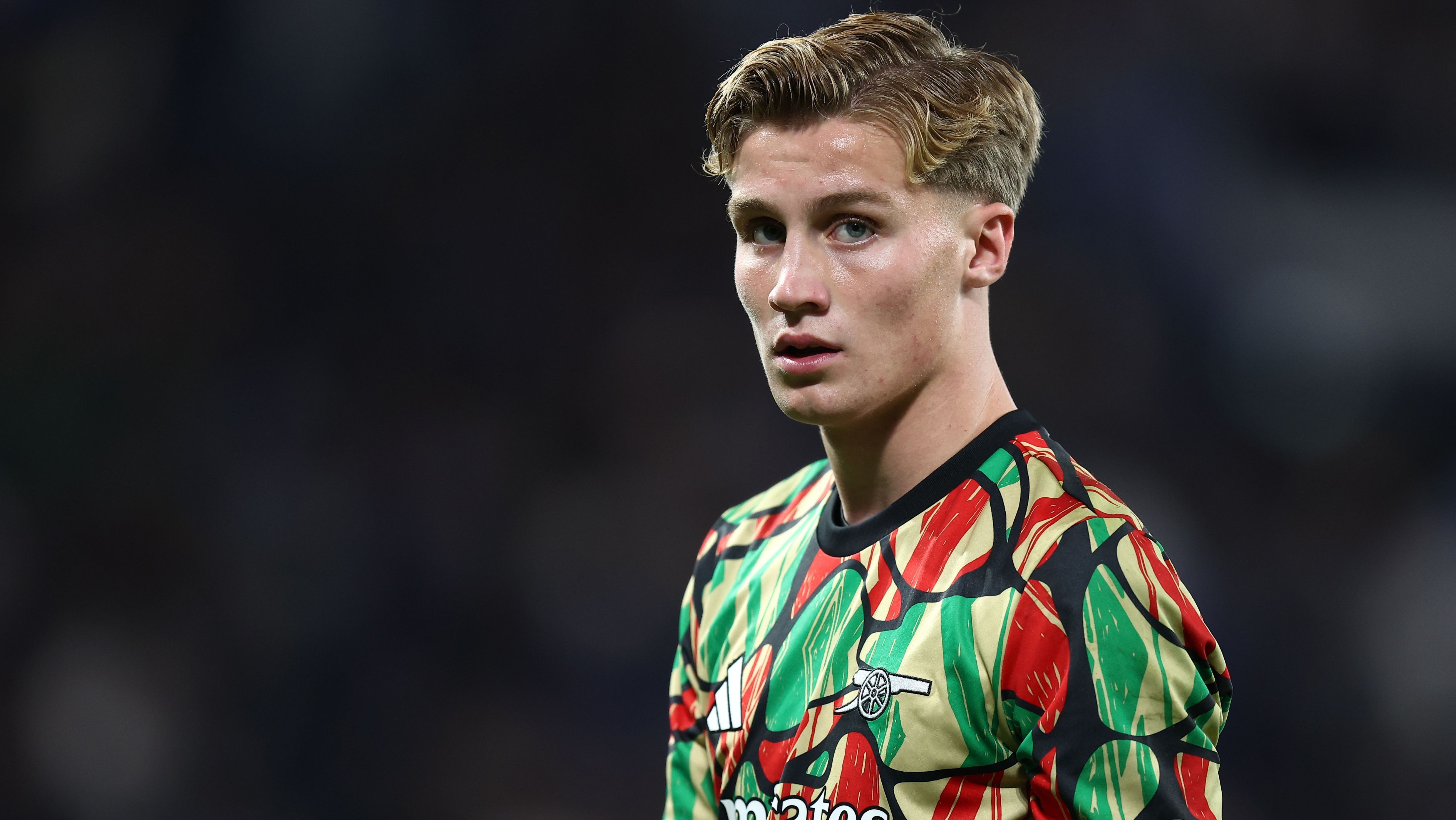 Jack Porter, goleiro de 16 anos, em aquecimento do Arsenal