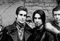 Após briga e fim de turnê, Jane's Addiction lança música nova