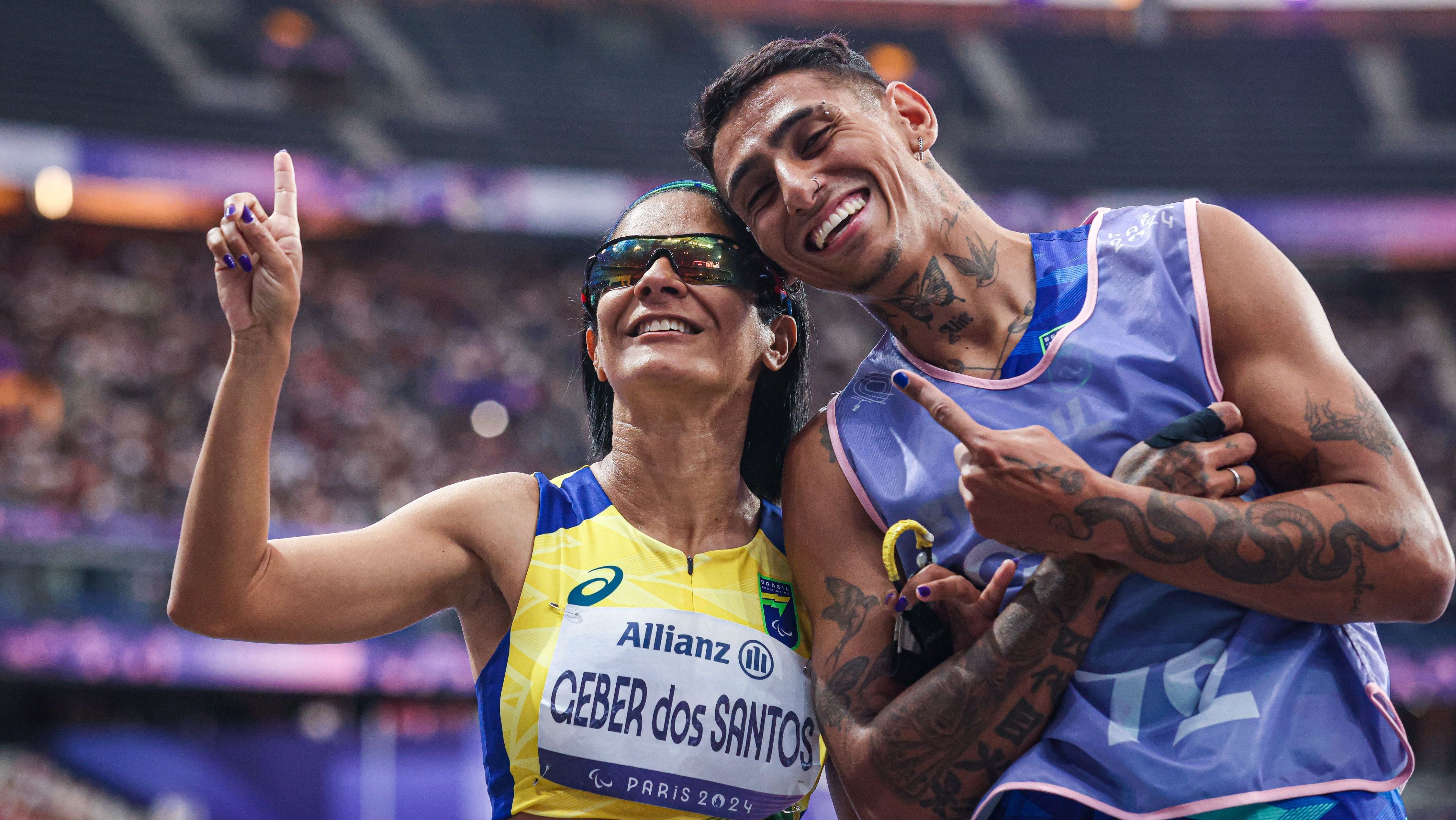 Jerusa Geber comemora ouro nos 100m da classe T11 na Paralimpíada