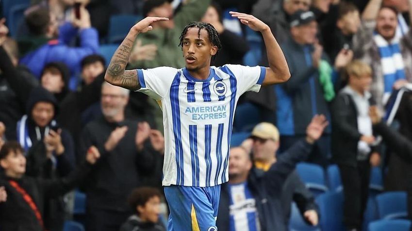 João Pedro, atacante do Brighton, foi convocado para a Seleção após o corte de Pedro por lesão