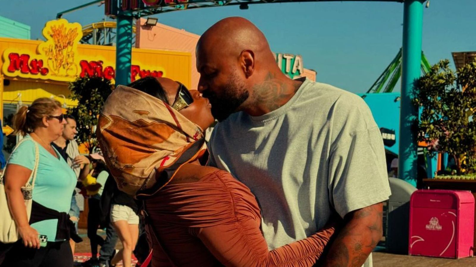 Jojo Todynho posa em clima de romance em viagem