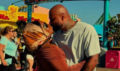 Jojo Todynho posa em clima de romance em viagem
