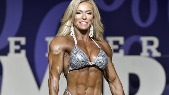 Juliana Malacarne foi quatro vezes campeã da categoria Women's Physique no Mr. Olympia