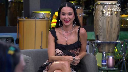 Katy Perry conhece participantes do reality show musical Estrela da Casa