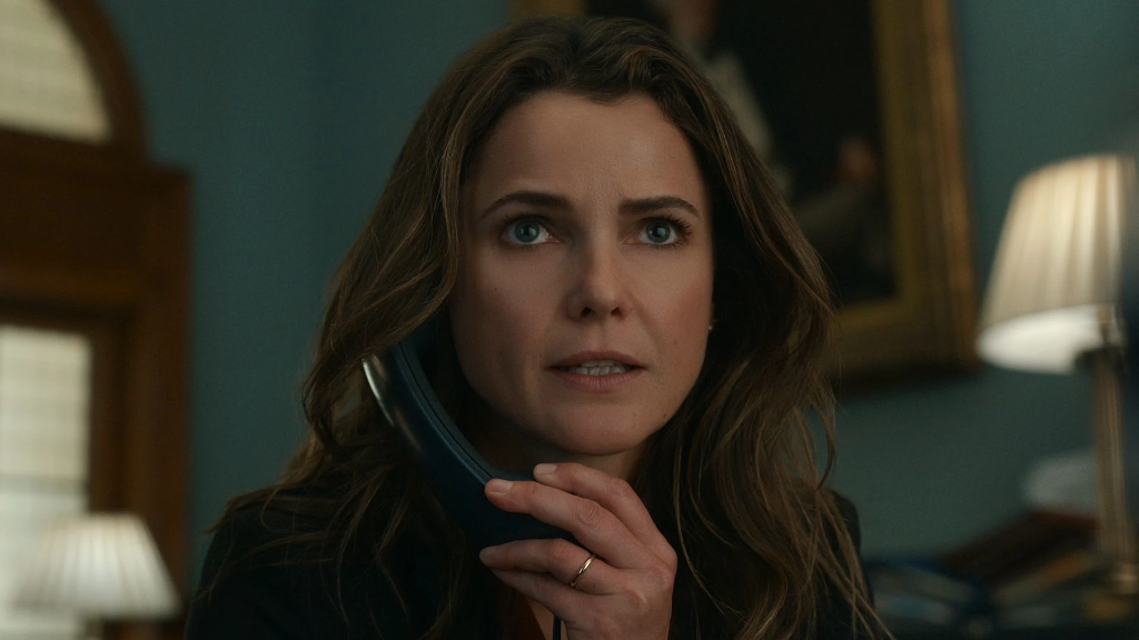 Keri Russell em cena da série "A Diplomata", produção original da Netflix