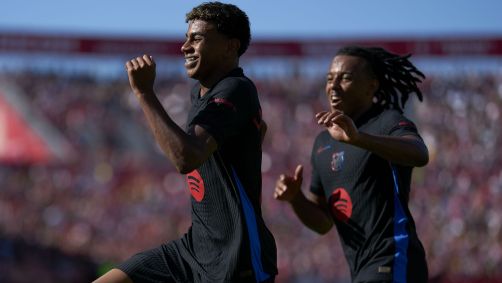 Lamine Yamal comemora um de seus gols na goleada do Barcelona sobre o Girona