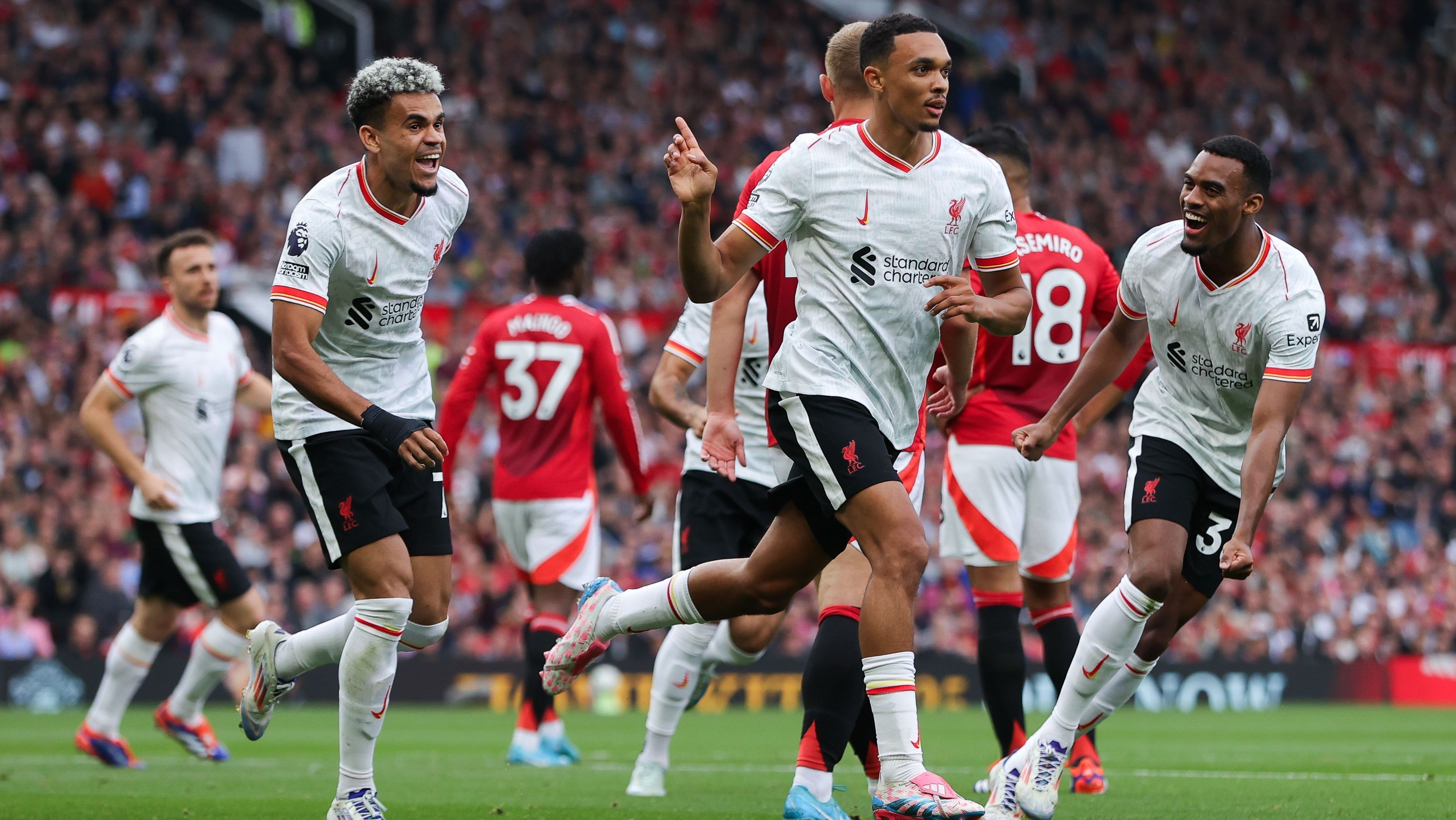 Alexander-Arnold em jogo da Premier League