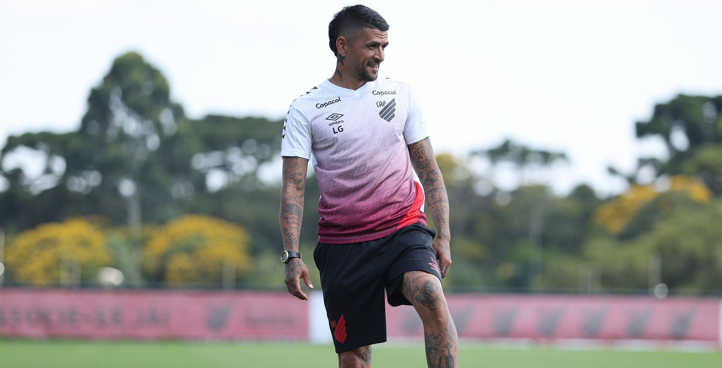 Lucho González foi auxiliar técnico do Athletico-PR em 2022