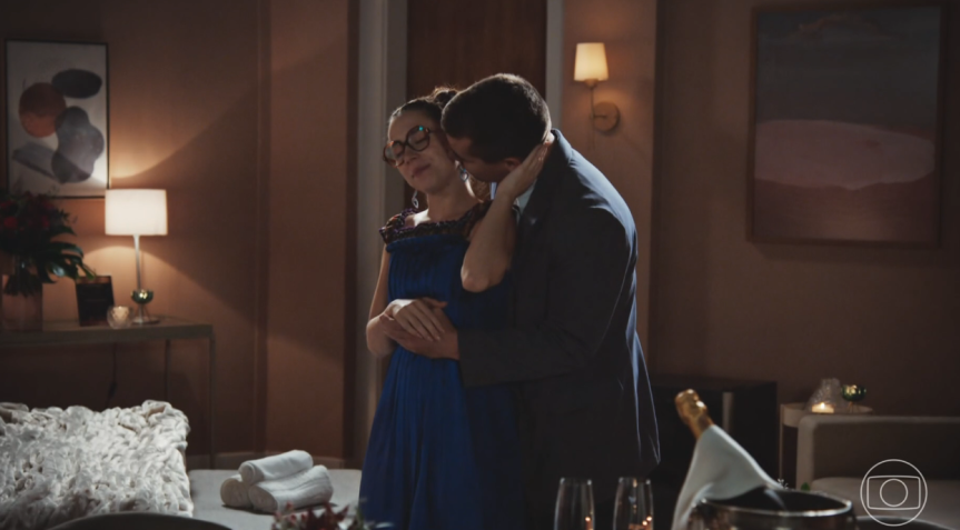 Lupita (Daphth Bozaski) escolheu ficar com Júpiter (Thiago Martins). • Reprodução/Globoplay