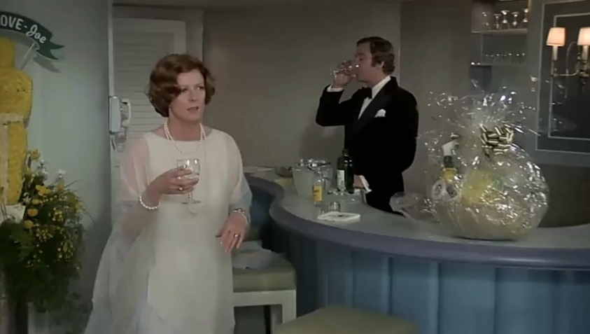 Maggie Smith em "Califórnia Suite" • Divulgação
