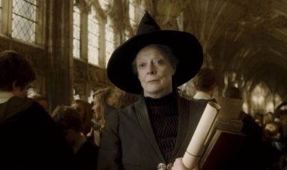 Maggie Smith viveu a professora Minerva McGonagall no filmes da Franquia de Harry Potter