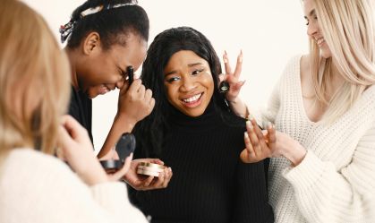 Conheça as maquiagens que funcionam melhor na primavera