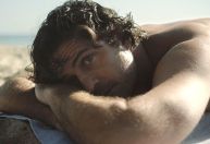 32º Festival Mix Brasil anuncia filme de Marco Pigossi com marido e mais