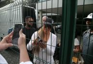 Rock in Rio 2024: Mariah Carey desembarca no Rio e encontra fãs no aeroporto
