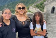 Mariah Carey curte dias na China com os filhos antes de vir ao Brasil