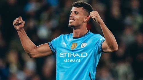 Matheus Nunes comemora o primeiro gol marcado com a camisa do Manchester City