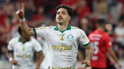 Maurício comemora gol sobre o Athletico-PR pela 25ª rodada do Brasileirão
