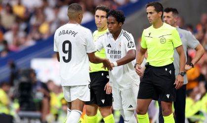 Endrick substituindo Mbappé em jogo da LALIGA