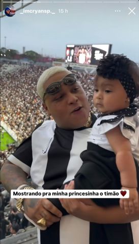 MC Ryan SP compareceu ao jogo do Corinthians com a filha • Instagram/MC Ryan SP