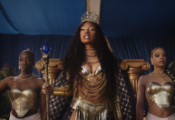 Megan Thee Stallion recria comercial sucesso de 2004 inspirado em "Gladiador"