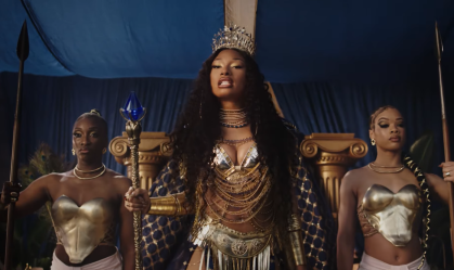 Megan Thee Stallion recria comercial sucesso de 2004 inspirado em "Gladiador"